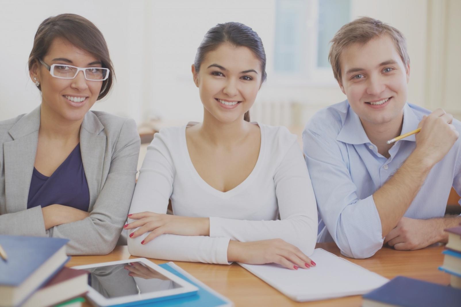 Finanzplanung und Beratung in modernem Büro